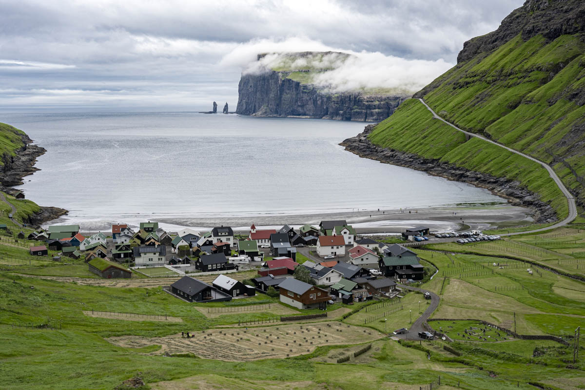 Tjørnuvík with Risin og Kellingin in the distance